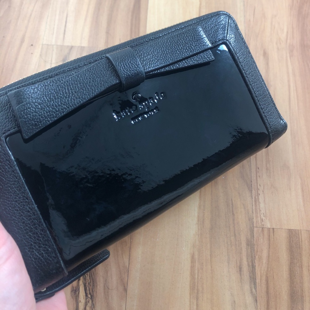 Super cute bow Kate spade wallet